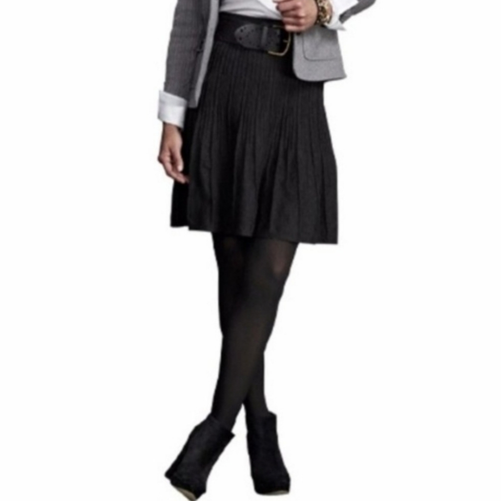 Cabi Pleated Black Skirt Size Small